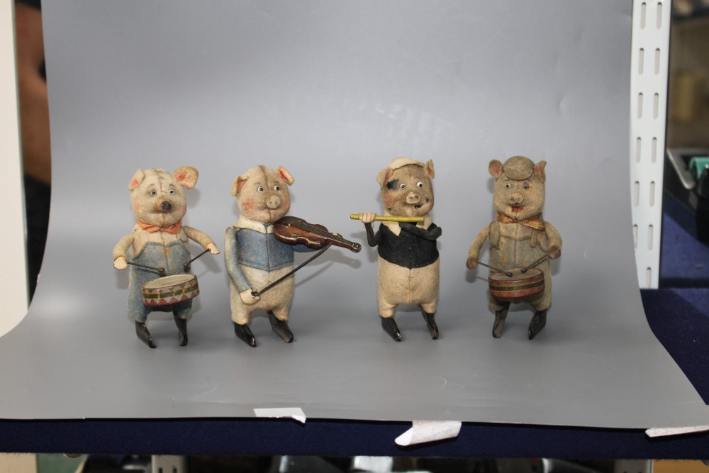 A set of four Schuco clockwork tinplate musical pigs, height 11cm